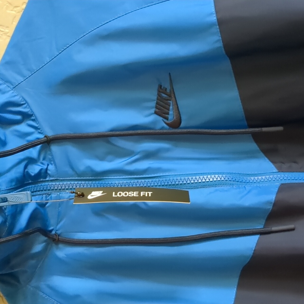 Nike Jacket - Picture 2 of 13